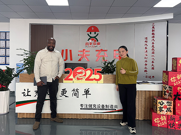澳大利亚客户，到访小夫充电工厂，共探移动储能充电新未来！